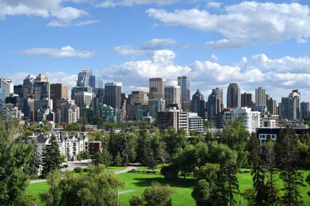 Foto de Panorama Calgary. Calgary paisaje urbano. Rascacielos de Calgary. Calgary en el centro - Imagen libre de derechos