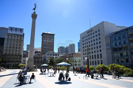 Téléchargez les photos : San Francisco, CA, USA - 25 juillet 2023 : Union Square, les quartiers commerçants les plus populaires de San Francisco. - en image libre de droit