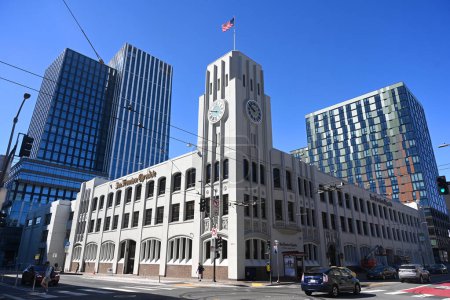 Foto de San Francisco, CA, EE.UU. - 24 de julio de 2023: El edificio San Francisco Chronicle en el centro de la ciudad. - Imagen libre de derechos
