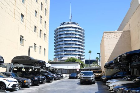 Foto de Los Ángeles, CA, EE.UU. - 29 de julio de 2023: The Capitol Records Building, también conocido como Capitol Records Tower en Los Ángeles. - Imagen libre de derechos