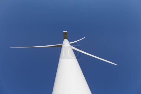 Téléchargez les photos : Turbines éoliennes produisant de l'électricité, champ de Paldiski, Estonie - en image libre de droit