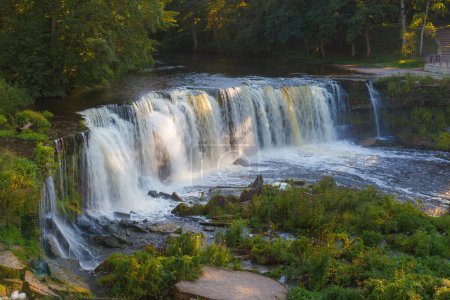 Keila Joa cascade vue d'été en Estonie