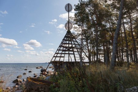 Téléchargez les photos : Antenne militaire soviétique abandonnée sur l'île d'Aegna, Estonie - en image libre de droit