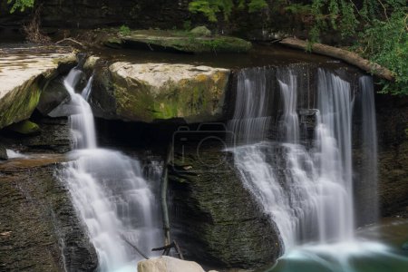 Téléchargez les photos : Great Falls of Tinkers Creek chutes d'eau près de Cleveland, Ohio - en image libre de droit