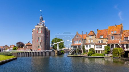 Landschaftlich reizvolles Stadtbild von Enkhuizen im Norden der Niederlande. Eine der wichtigsten Hafenstädte der Niederlande.