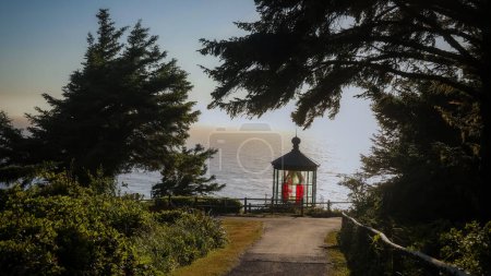 Téléchargez les photos : Vue rapprochée du phare de Cape Mears sur la côte pacifique de l'Oregon. - en image libre de droit