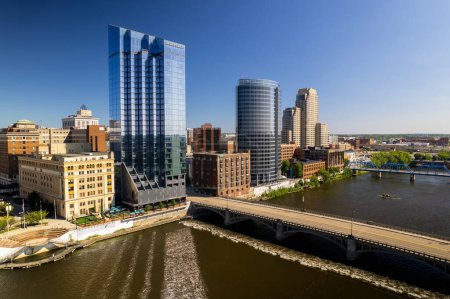 Foto de Grand Rapids, Michigan, Estados Unidos - 27 de julio de 2023: Downtown Grand Rapids es la segunda área metropolitana más grande de todo el estado de Michigan. - Imagen libre de derechos