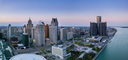 Foto de Detroit, MI USA - May 30, 2022 : Aerial view of Detroit downtown, Detroit is a second largest city in American Heartland is home to 4.3 million people. - Imagen libre de derechos