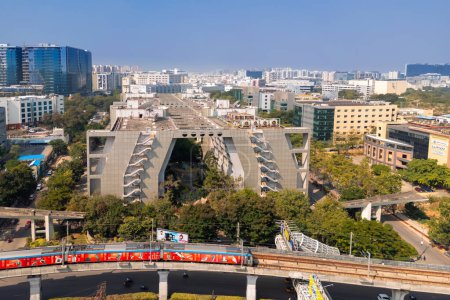 Téléchargez les photos : Hyderabad, Inde - 09 décembre 2023 : Hyderabad est la quatrième ville la plus peuplée et la sixième agglomération urbaine la plus peuplée en Inde et le principal centre des technologies de l'information en Inde. - en image libre de droit