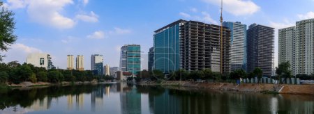 Téléchargez les photos : Vue panoramique du quartier financier d'Hyderabad, Inde - en image libre de droit