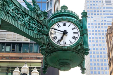 Vintage Marshall Field 's Clock in der Innenstadt von Chicago. Nahsicht.