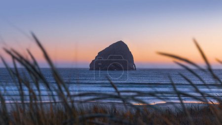 Häuptling Kiawanda Rock im Abendlicht in der Nähe der Pazifikstadt Oregon, USA.
