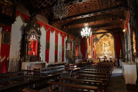 Photo for SANTA CRUZ DE LA PALMA, LA PALMA, CANARY ISLANDS, SPAIN - OCTOBER 6, 2023: The ornate interior of Sanctuary of Nuestra Senora de las Nieves, with a carved wooden ceiling - Royalty Free Image