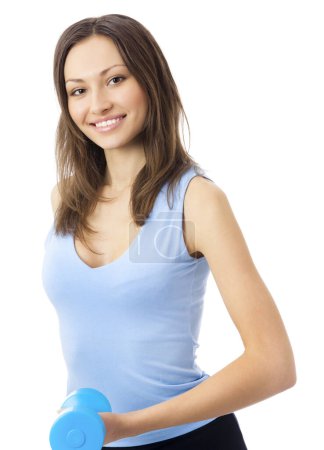 Téléchargez les photos : Jeune femme souriante heureuse en vêtements de sport, faire de l'exercice de remise en forme avec haltère, isolé sur fond blanc - en image libre de droit