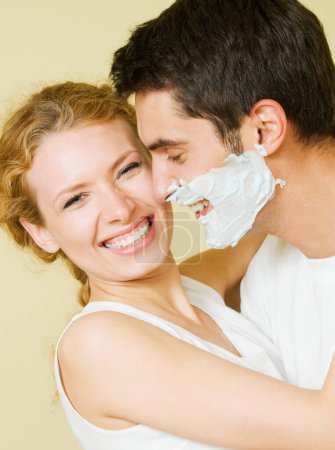 Téléchargez les photos : Couple joyeux s'amuser ensemble - en image libre de droit