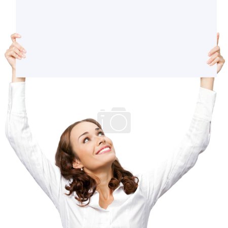Téléchargez les photos : Joyeux sourire jeune femme d'affaires montrant panneau vierge, isolé sur fond blanc - en image libre de droit