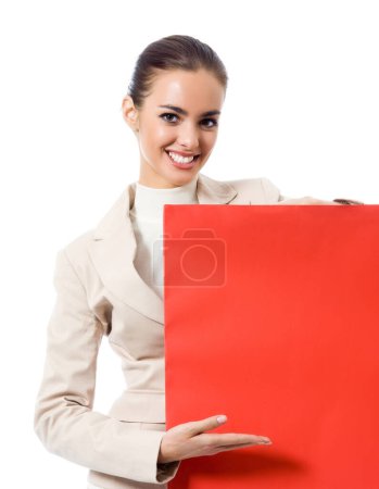 Foto de Feliz joven mujer de negocios mostrando letrero rojo en blanco, aislado sobre fondo blanco - Imagen libre de derechos