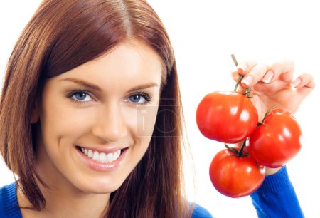 Téléchargez les photos : Jeune femme aux tomates, isolée sur fond blanc - en image libre de droit