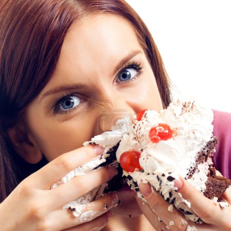 Foto de Mujer feliz comiendo pastel, aislado sobre fondo blanco - Imagen libre de derechos