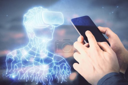 Foto de Doble exposición de las manos del hombre sosteniendo y utilizando un dispositivo digital y el dibujo de gafas AR. Concepto de realidad virtual. - Imagen libre de derechos
