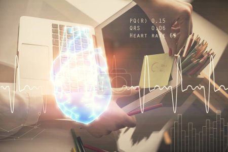 Foto de Doble exposición de las manos de la mujer escribiendo en la computadora y el dibujo del holograma del corazón. Concepto educativo
. - Imagen libre de derechos