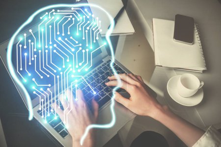 Téléchargez les photos : Double exposition des mains de la femme travaillant sur l'ordinateur et le dessin de l'hologramme du cerveau. Concept Ai. - en image libre de droit