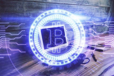 Téléchargez les photos : Multi exposition de blockchain et crypto économie thème hologramme et table avec fond d'ordinateur. Concept de Bitcoin crypto-monnaie. - en image libre de droit