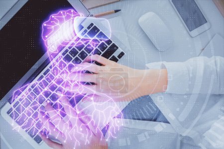 Foto de Doble exposición de las manos de la mujer que trabajan en el ordenador y el hombre en gafas ar holograma dibujo. Vista superior. Concepto de realidad virtual
. - Imagen libre de derechos