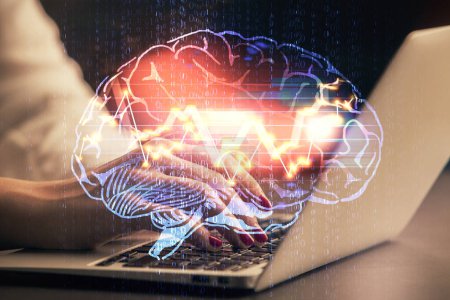 Téléchargez les photos : Multi exposition des mains de la femme travaillant sur l'ordinateur et le cerveau humain hologramme dessin. Concept Ai tech. - en image libre de droit