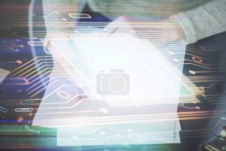 Foto de Doble exposición de la escritura mano sobre fondo con holograma de tecnología de datos. Concepto Big data. - Imagen libre de derechos