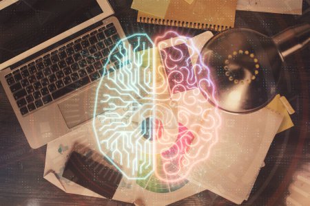 Foto de Doble exposición del holograma de dibujo cerebral sobre fondo de mesa de trabajo de vista superior con computadora. Concepto de big data. - Imagen libre de derechos