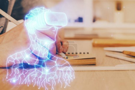 Foto de Hombre abstracto con auriculares de realidad aumentada trabajo de computadora con la escritura de fondo humano. Concepto AR. Doble exposición. - Imagen libre de derechos