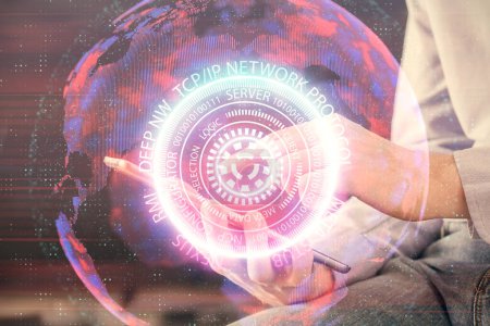 Foto de Doble exposición de las manos del hombre sosteniendo y usando un dispositivo digital y dibujo del holograma del tema de la tecnología. Concepto tecnológico. - Imagen libre de derechos