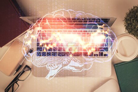 Foto de Multi exposición del holograma del boceto del cerebro sobre fondo de tabla de trabajo de la vista superior con la computadora. Concepto de big data. - Imagen libre de derechos