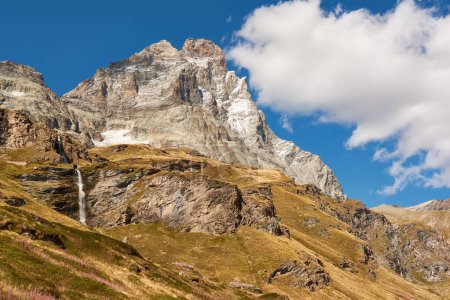 Téléchargez les photos : The Matterhorn mount in early autumn. View from Breuil-Cervinia, Italy - en image libre de droit