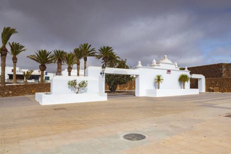 La plaza abierta de la ciudad de Teguise, antigua capital de Lanzarote, donde se celebra un popular mercado dominical