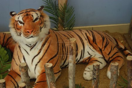 Téléchargez les photos : Tête de poupée Tiger décoration - en image libre de droit
