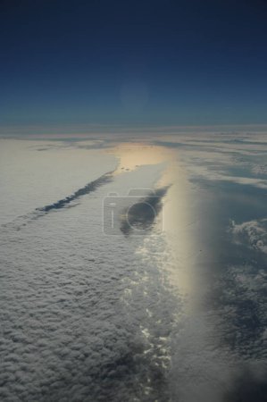 Téléchargez les photos : Vue aérienne d'une mer - en image libre de droit