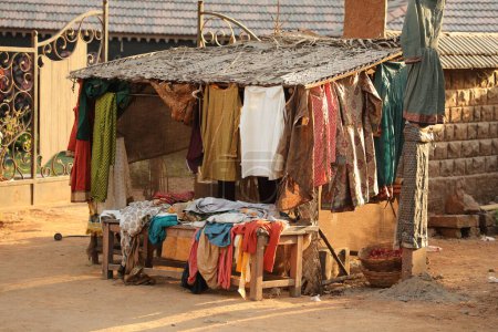 Téléchargez les photos : Empty Street Market Stalls India - en image libre de droit