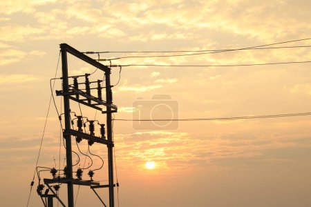Transformator bei Sonnenuntergang Indien