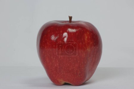 Apple in einem Studio weißen Hintergrund