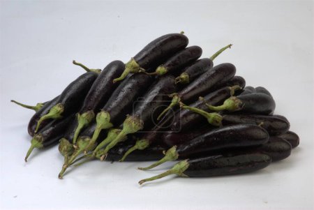 Téléchargez les photos : Légumes indiens blanc arrière-plan Studio - en image libre de droit