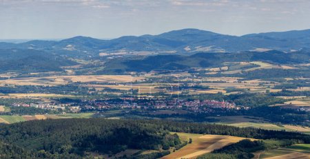 Blick auf Bystrzyca Klodzka City - Bystrzyckie Mountains - Sudetes Mountains - Polen