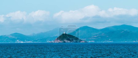 Vista en Faro Isola Palmaiola - Toscana - Italia