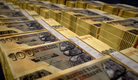 Simbabwe Geld Simbabwische Dollar Geldpaket 3D-Illustration. 100 ZWL Banknotenbündel stapeln sich. Konzept von Finanzen, Bargeld, Wirtschaftskrise, Unternehmenserfolg, Rezession, Banken, Steuern und Schulden.