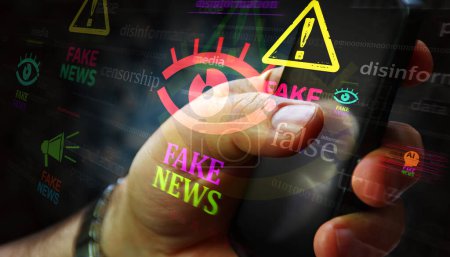 Fake-News-Schwindel und Desinformation symbolisieren das Konzept der mobilen Technologie. Abstraktes Zeichen auf Pannen-Bildschirmen in der Hand 3D-Illustration.