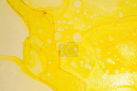 Téléchargez les photos : Texture abstraite de fond aquarelle jaune. Fond lumineux pour bannière - en image libre de droit