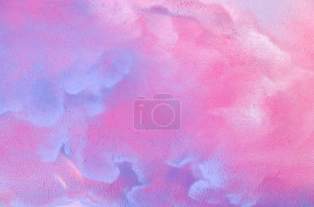 Foto de Acuarela púrpura abstracta sobre fondo blanco. Esto es salpicadura de acuarela. Se dibuja a mano
. - Imagen libre de derechos