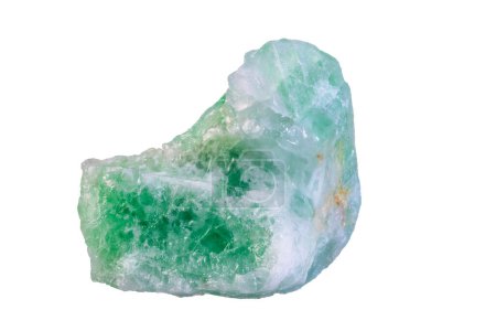 Téléchargez les photos : Gros plan d'une pierre de cristal d'aventurine verte isolée - en image libre de droit