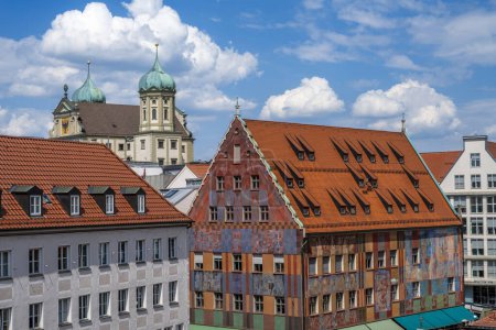Téléchargez les photos : Paysage urbain d'Augsbourg avec vue sur la mairie historique de la Renaissance - en image libre de droit